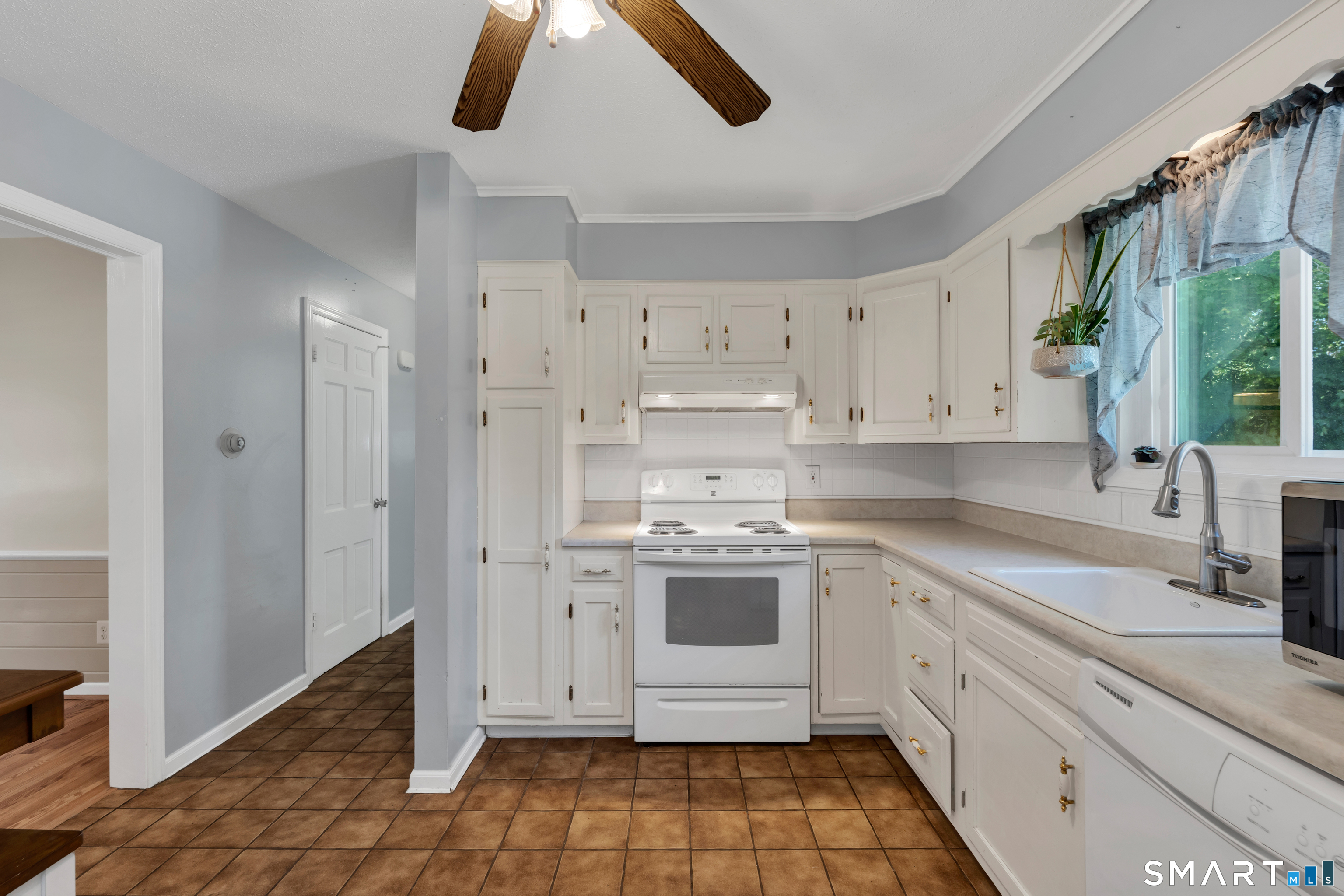 211 Maple Avenue North Haven CT 06473
