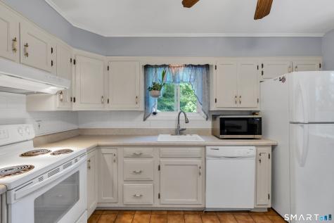211 Maple Avenue North Haven CT 06473