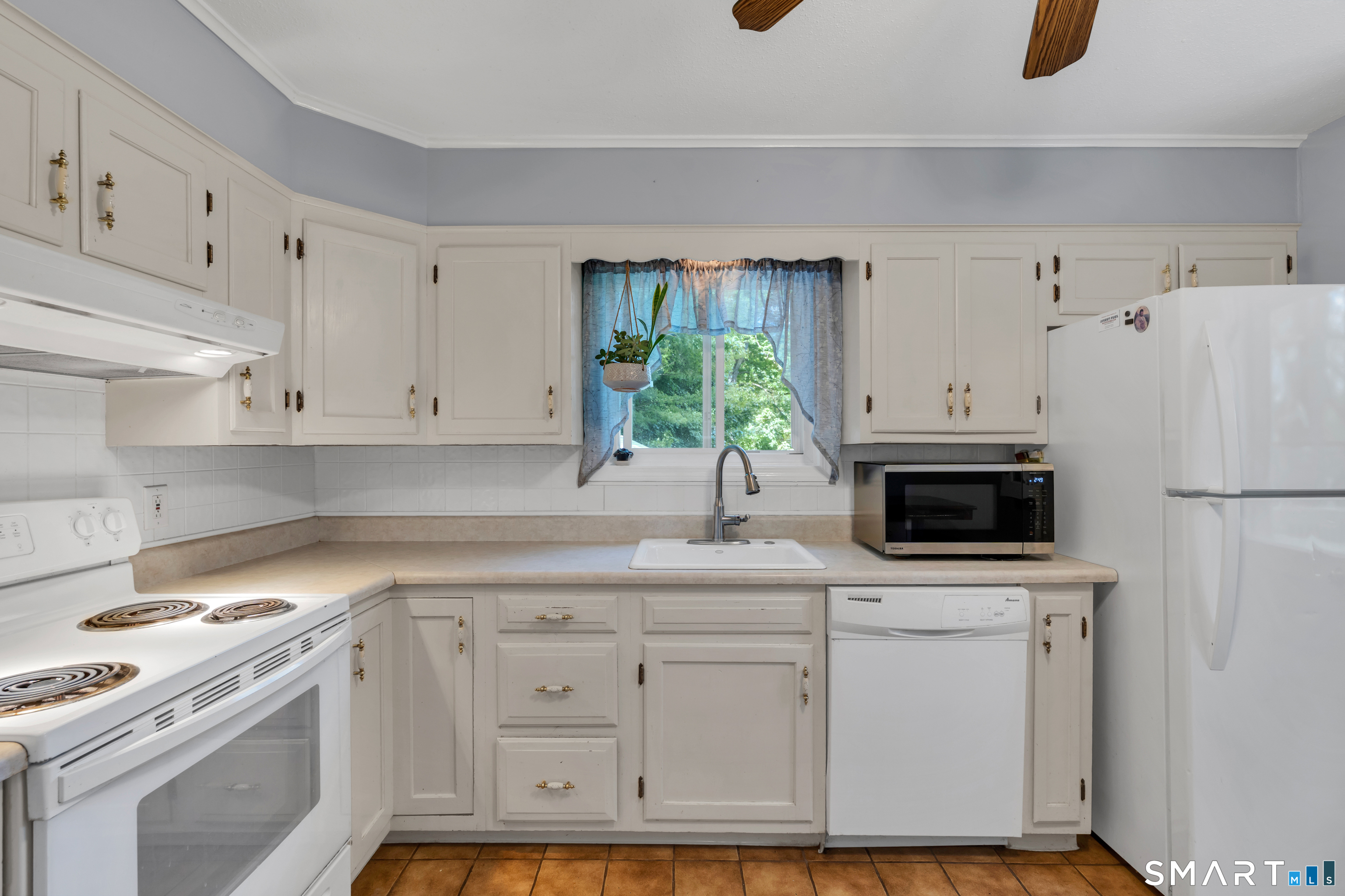 211 Maple Avenue North Haven CT 06473