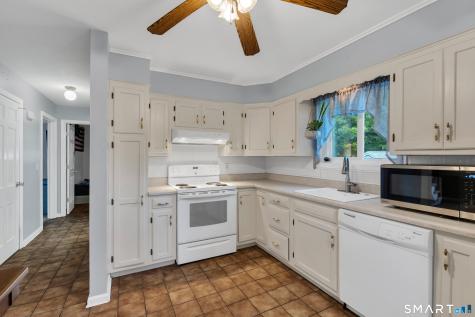 211 Maple Avenue North Haven CT 06473