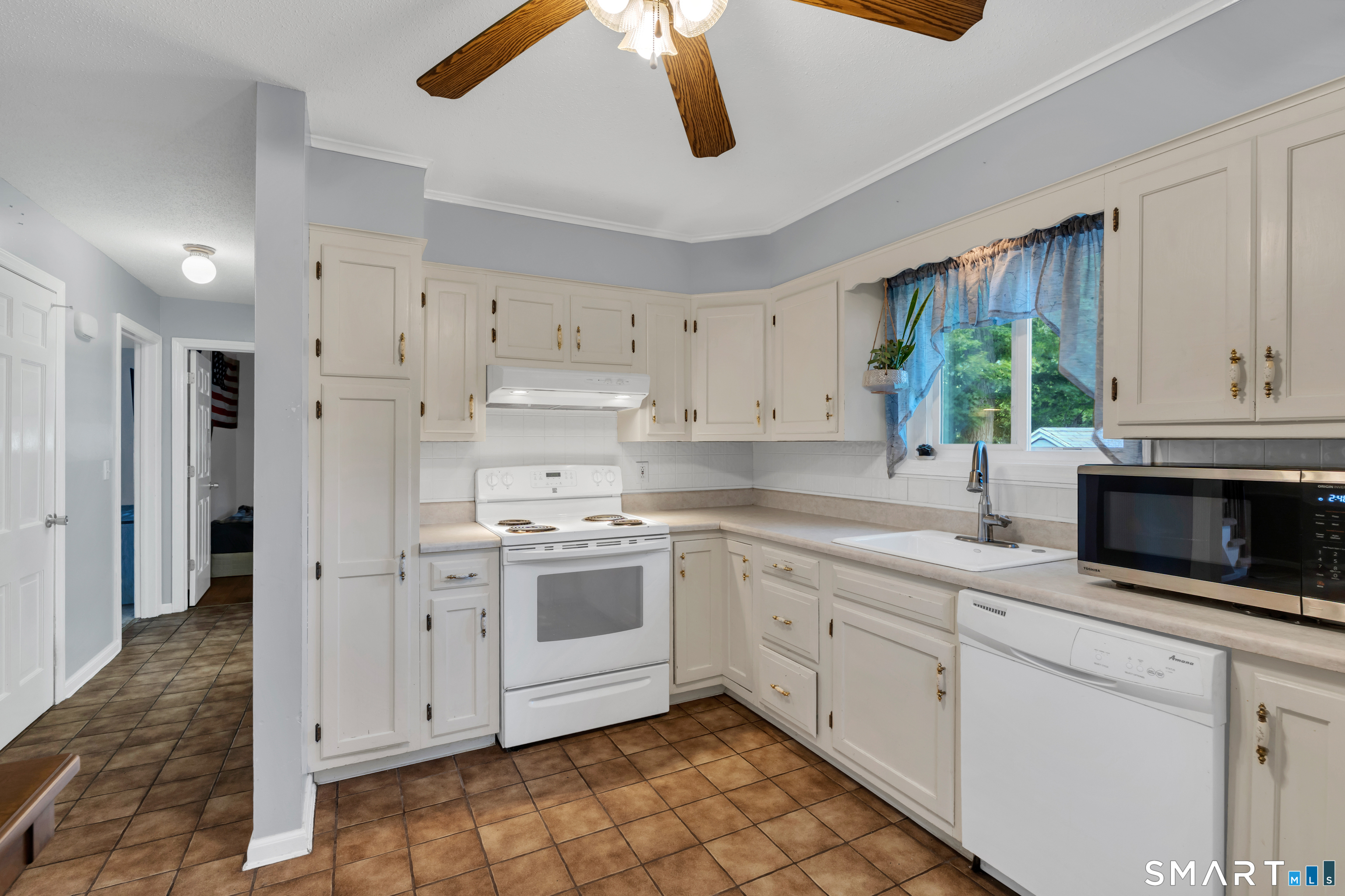 211 Maple Avenue North Haven CT 06473