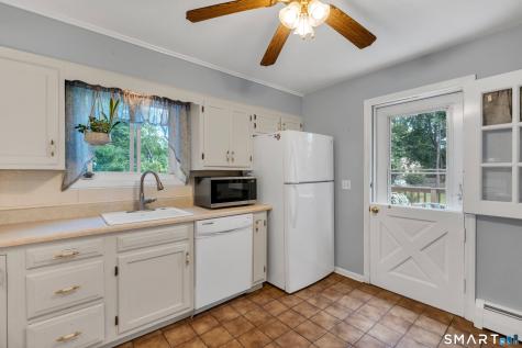211 Maple Avenue North Haven CT 06473