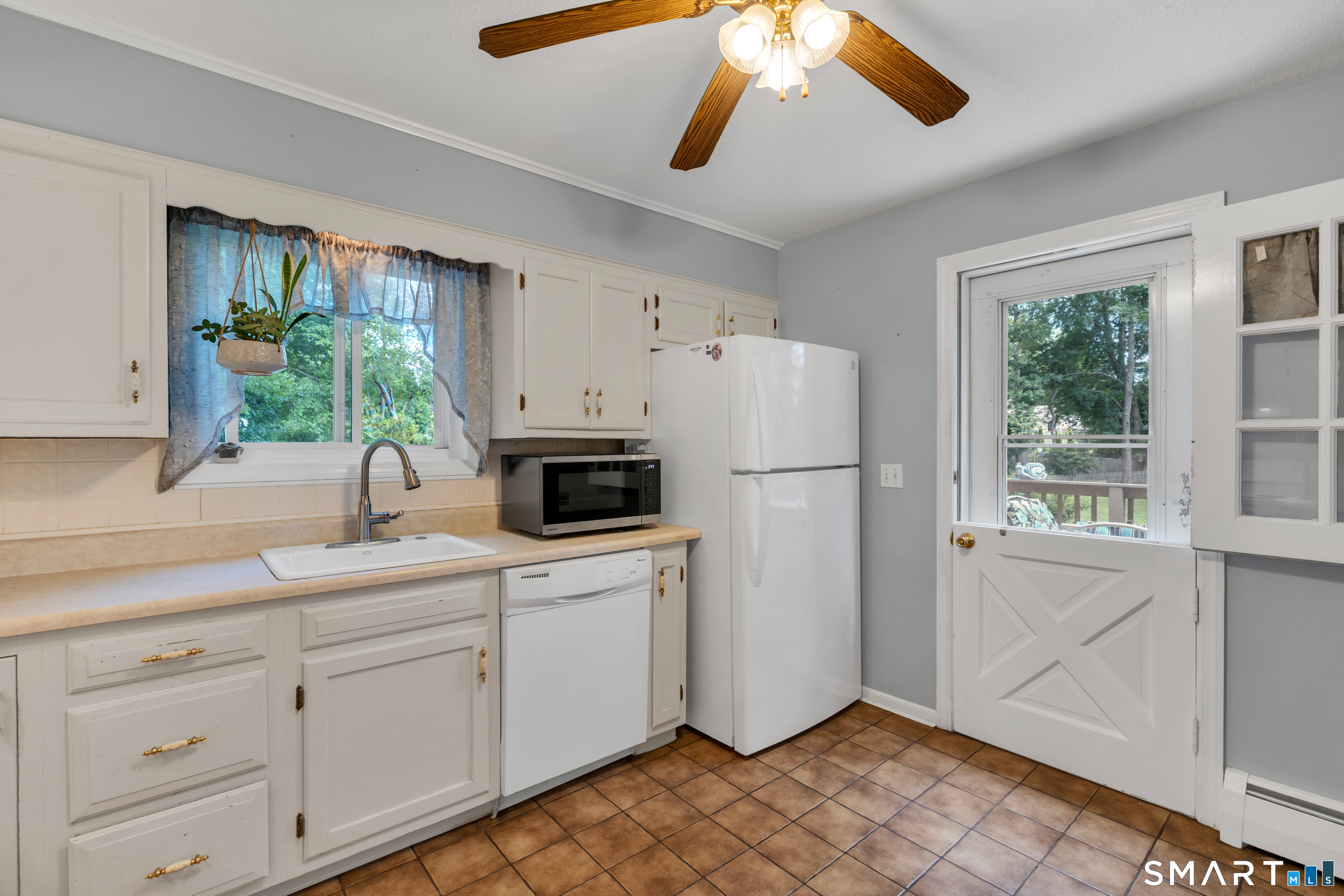 211 Maple Avenue North Haven CT 06473