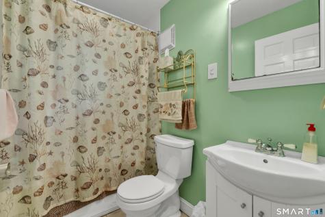211 Maple Avenue North Haven CT 06473