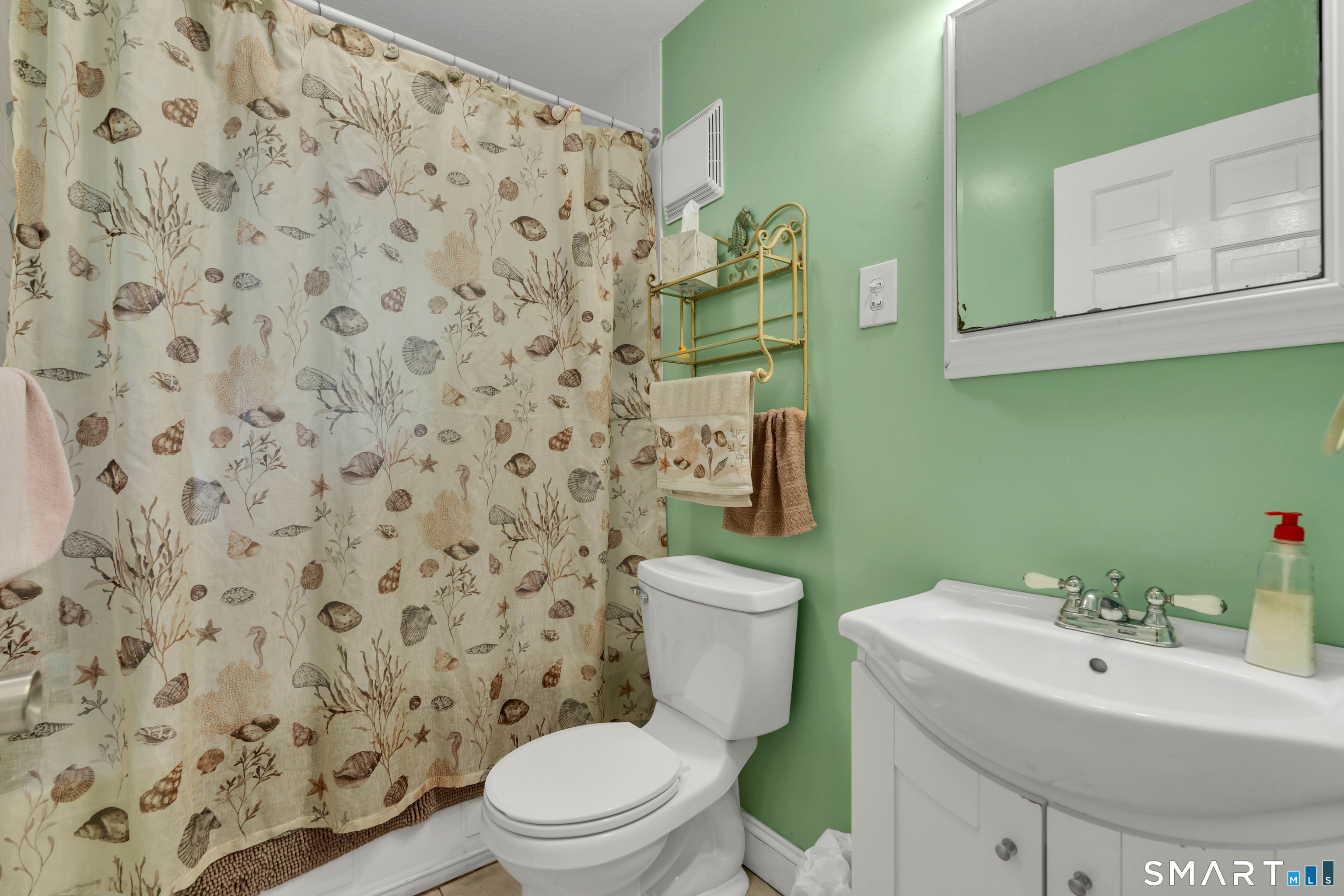 211 Maple Avenue North Haven CT 06473