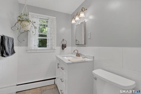 211 Maple Avenue North Haven CT 06473