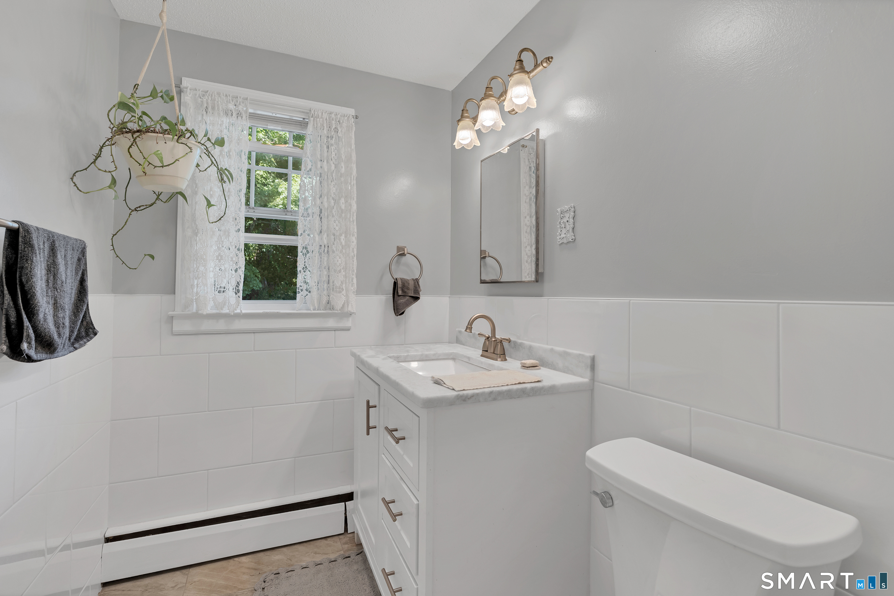 211 Maple Avenue North Haven CT 06473