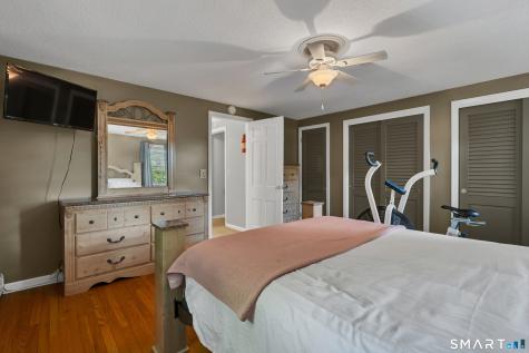 211 Maple Avenue North Haven CT 06473