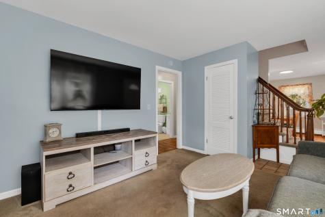 211 Maple Avenue North Haven CT 06473