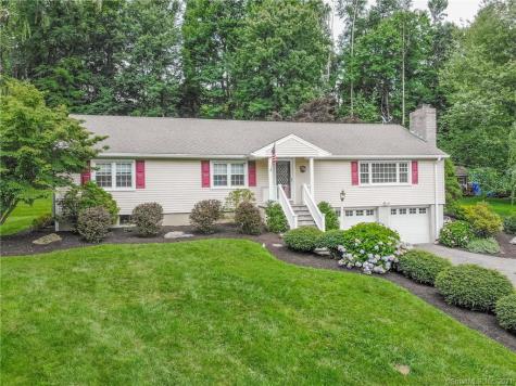 16 Cross Brook Road Newtown CT 06470