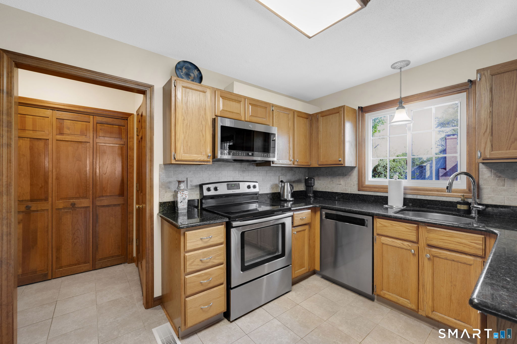 14 Hampden Place Windsor CT 06095