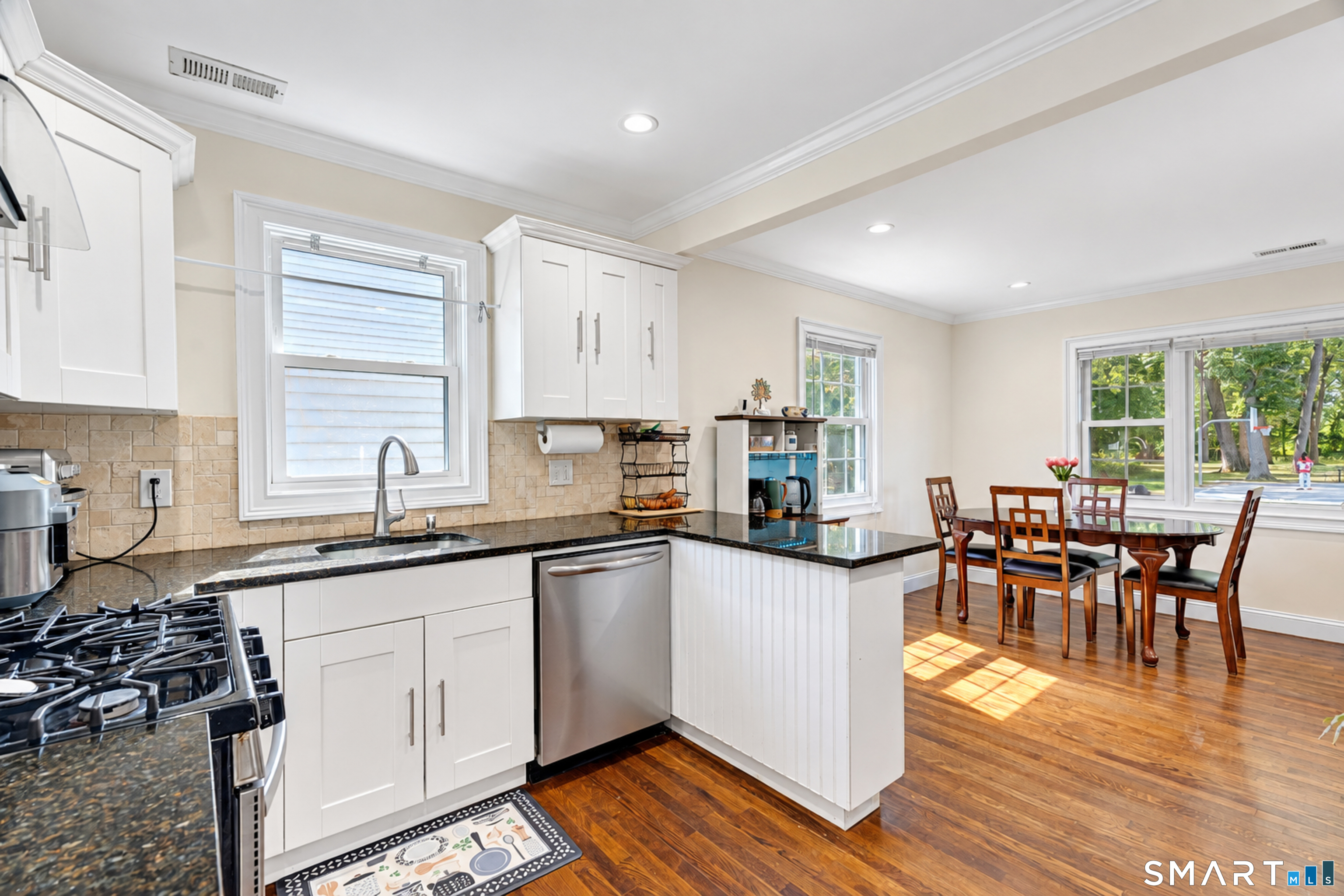 221 Third Avenue West Haven CT 06516