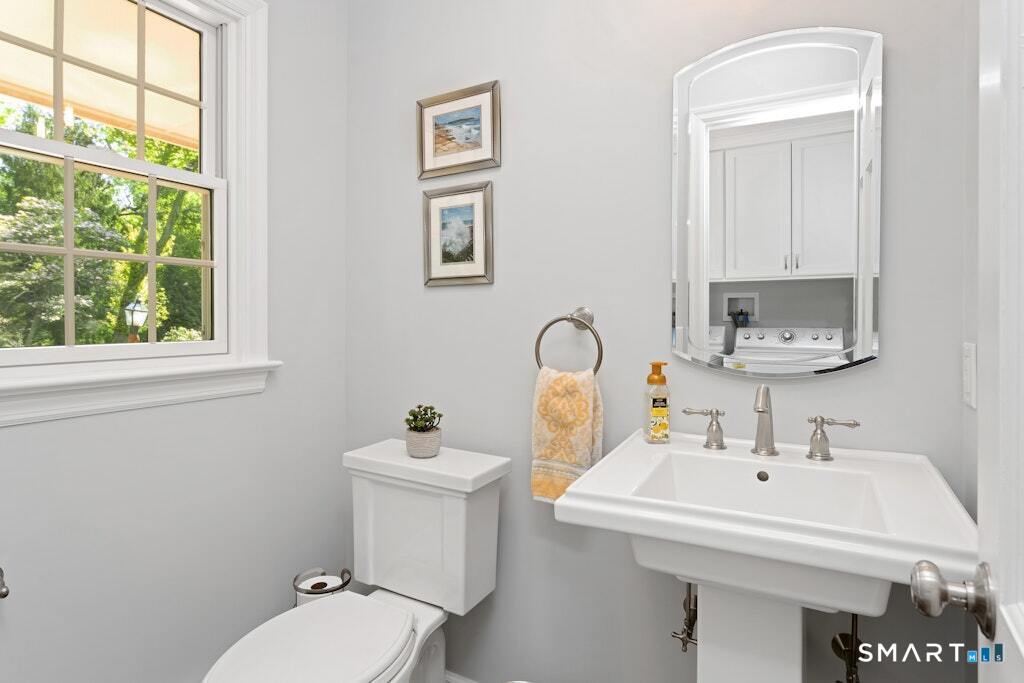1090 Galloping Hill Road Fairfield CT 06824