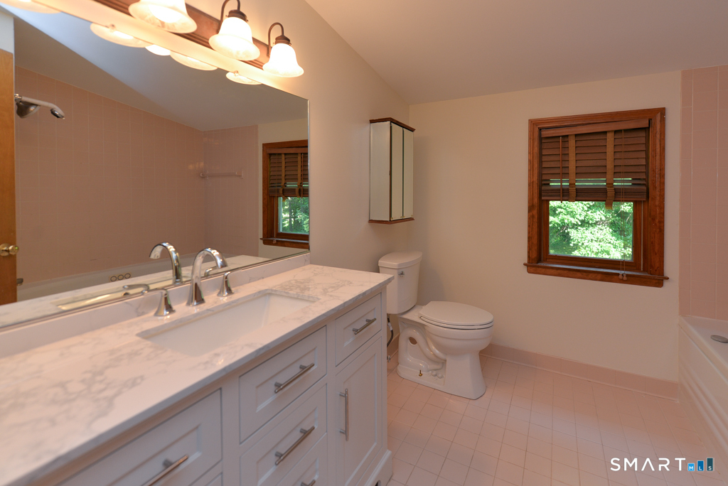 53 Holbrook Road Seymour CT 06483