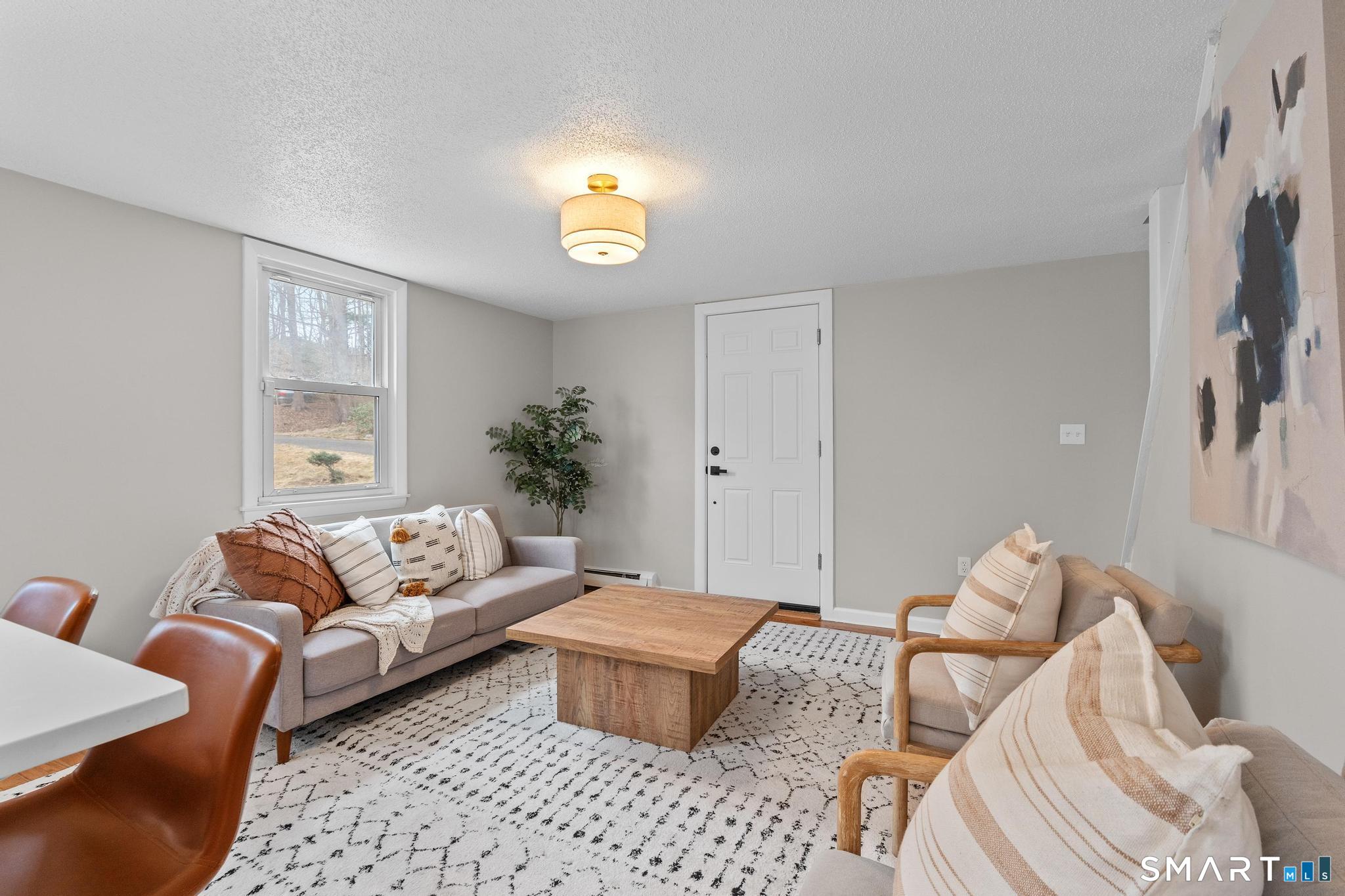 25 Mountain Road Simsbury CT 06081