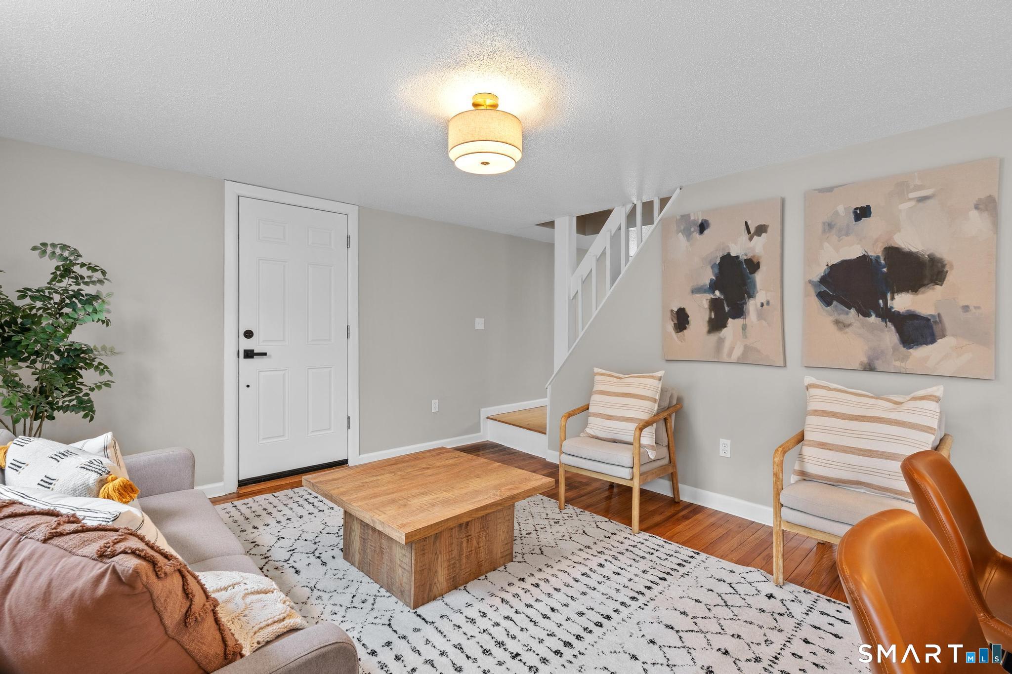 25 Mountain Road Simsbury CT 06081