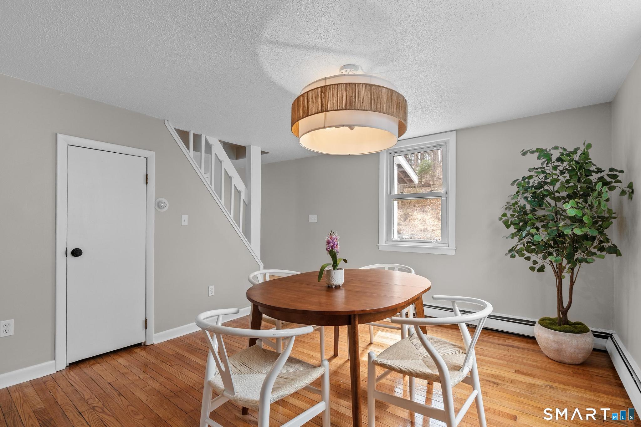 25 Mountain Road Simsbury CT 06081