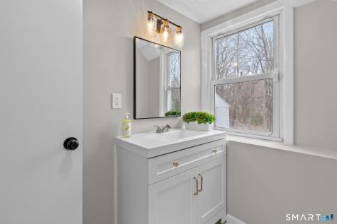 25 Mountain Road Simsbury CT 06081