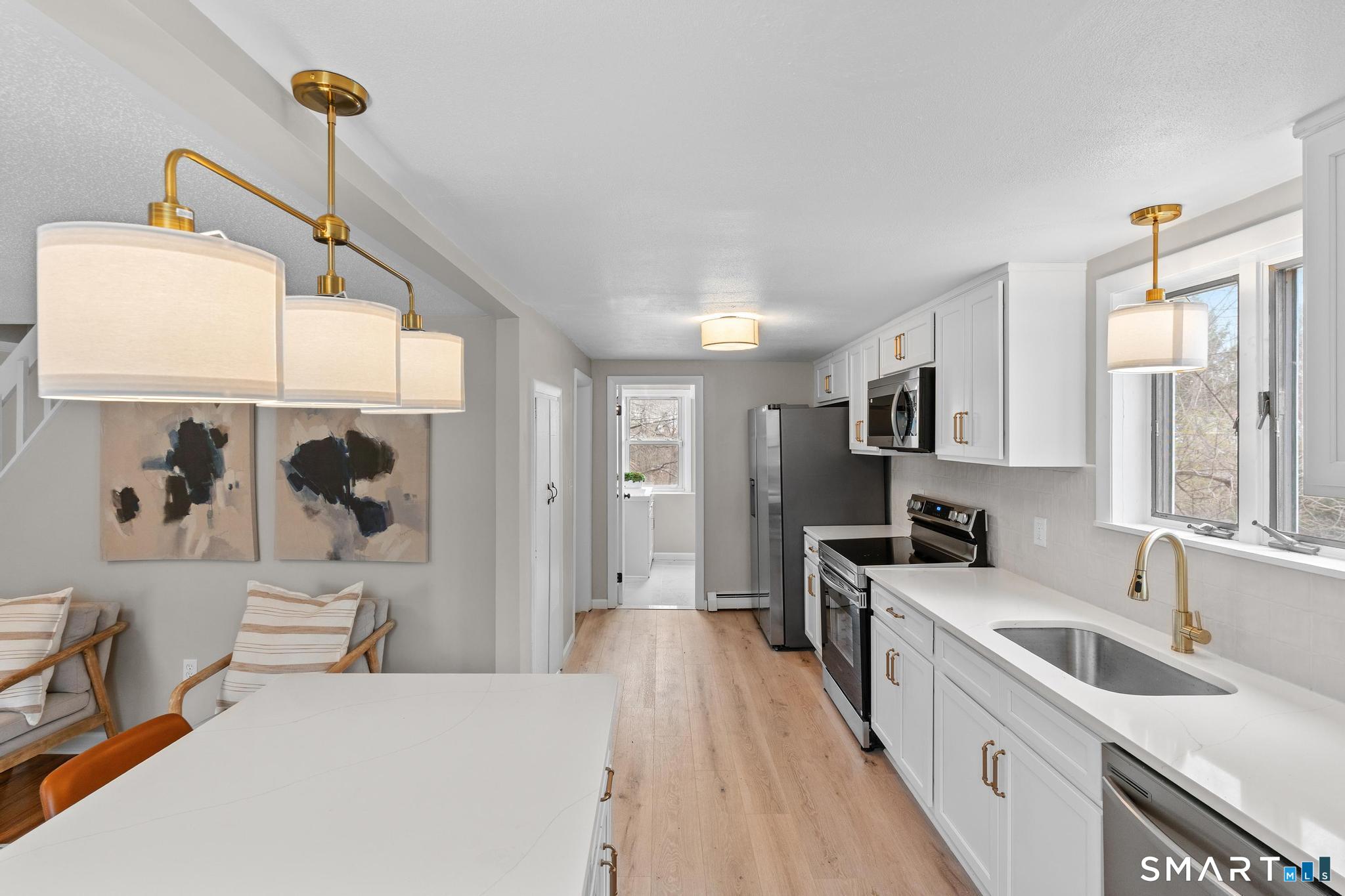 25 Mountain Road Simsbury CT 06081