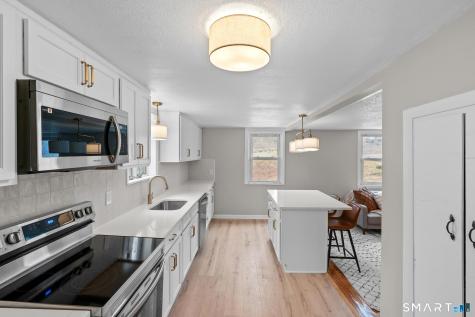 25 Mountain Road Simsbury CT 06081