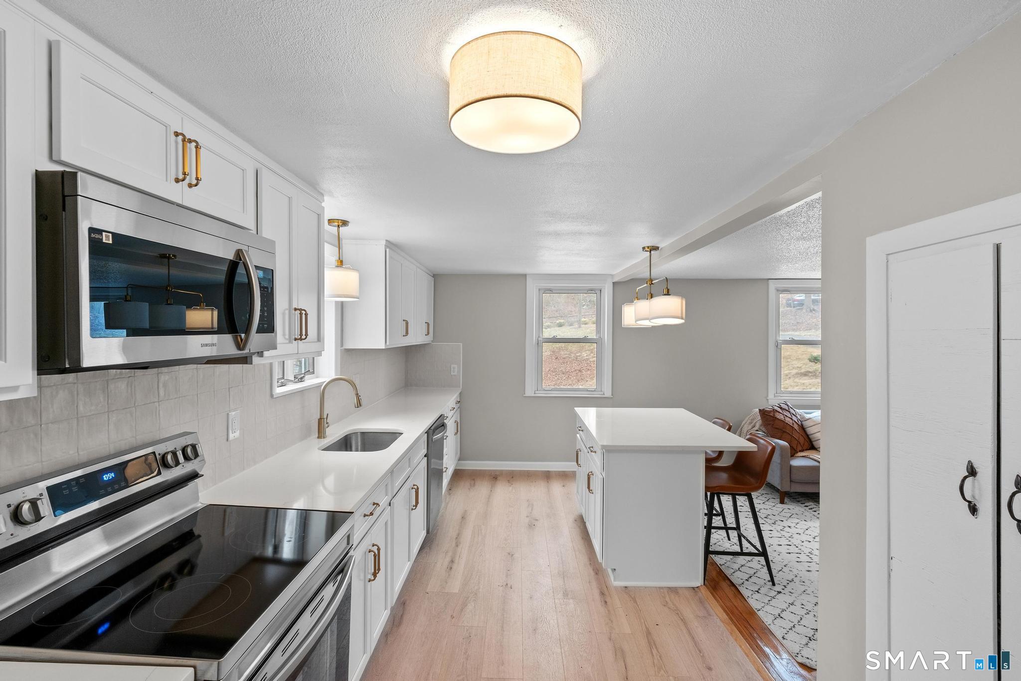 25 Mountain Road Simsbury CT 06081