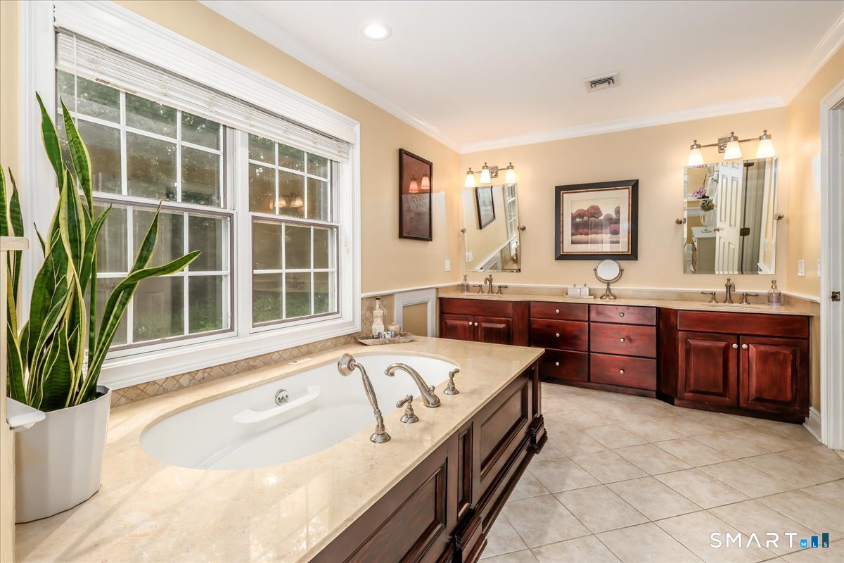 2 Raven Crest Drive Bethel CT 06801