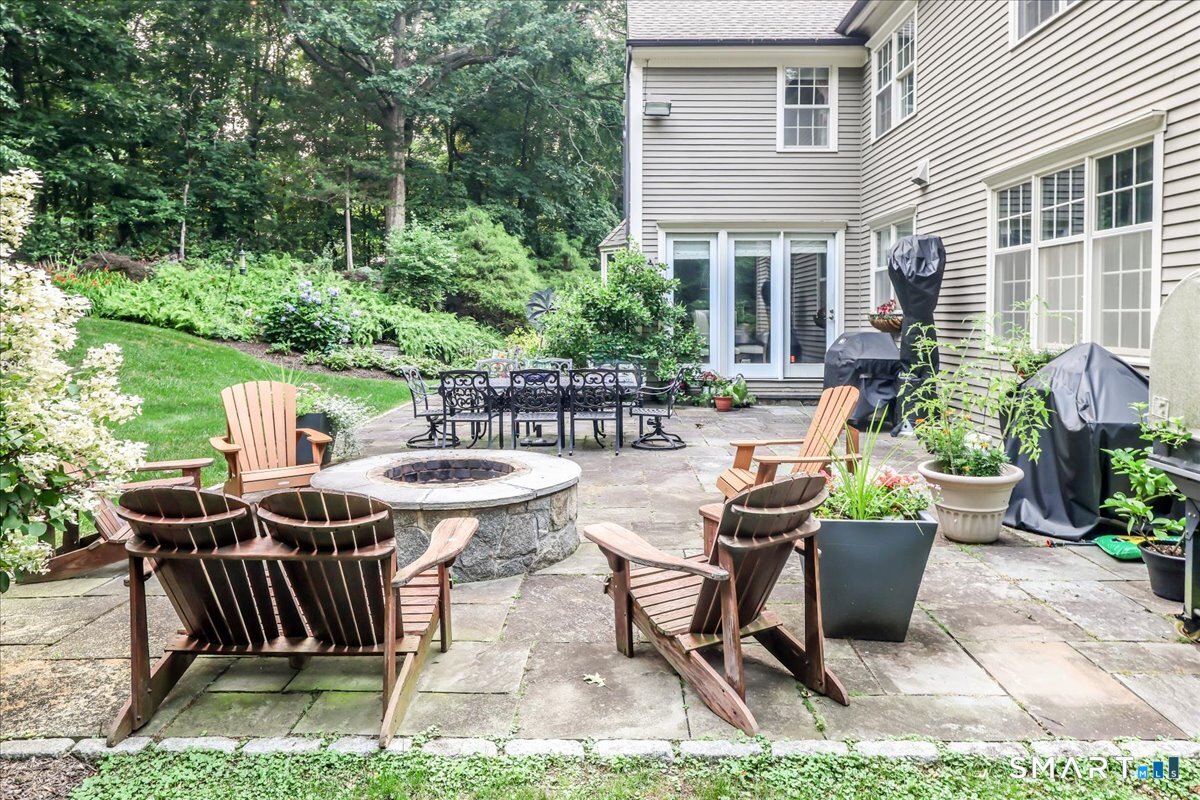 2 Raven Crest Drive Bethel CT 06801