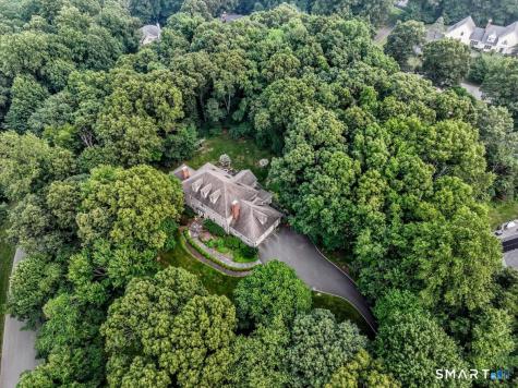 2 Raven Crest Drive Bethel CT 06801