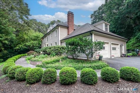 2 Raven Crest Drive Bethel CT 06801