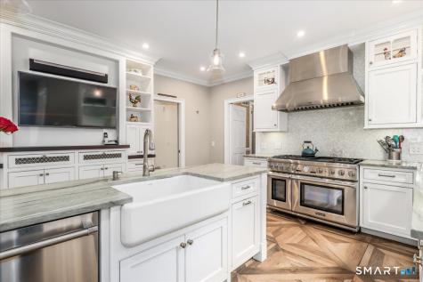 2 Raven Crest Drive Bethel CT 06801