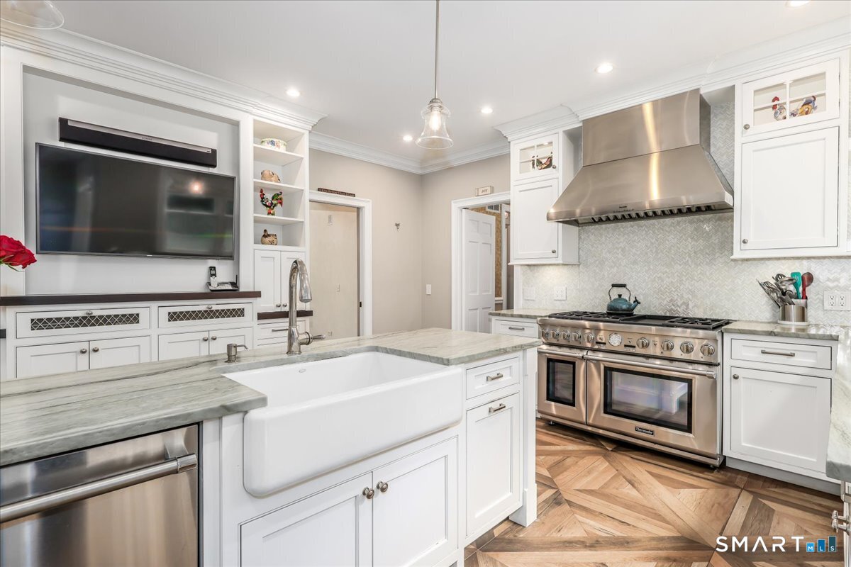 2 Raven Crest Drive Bethel CT 06801