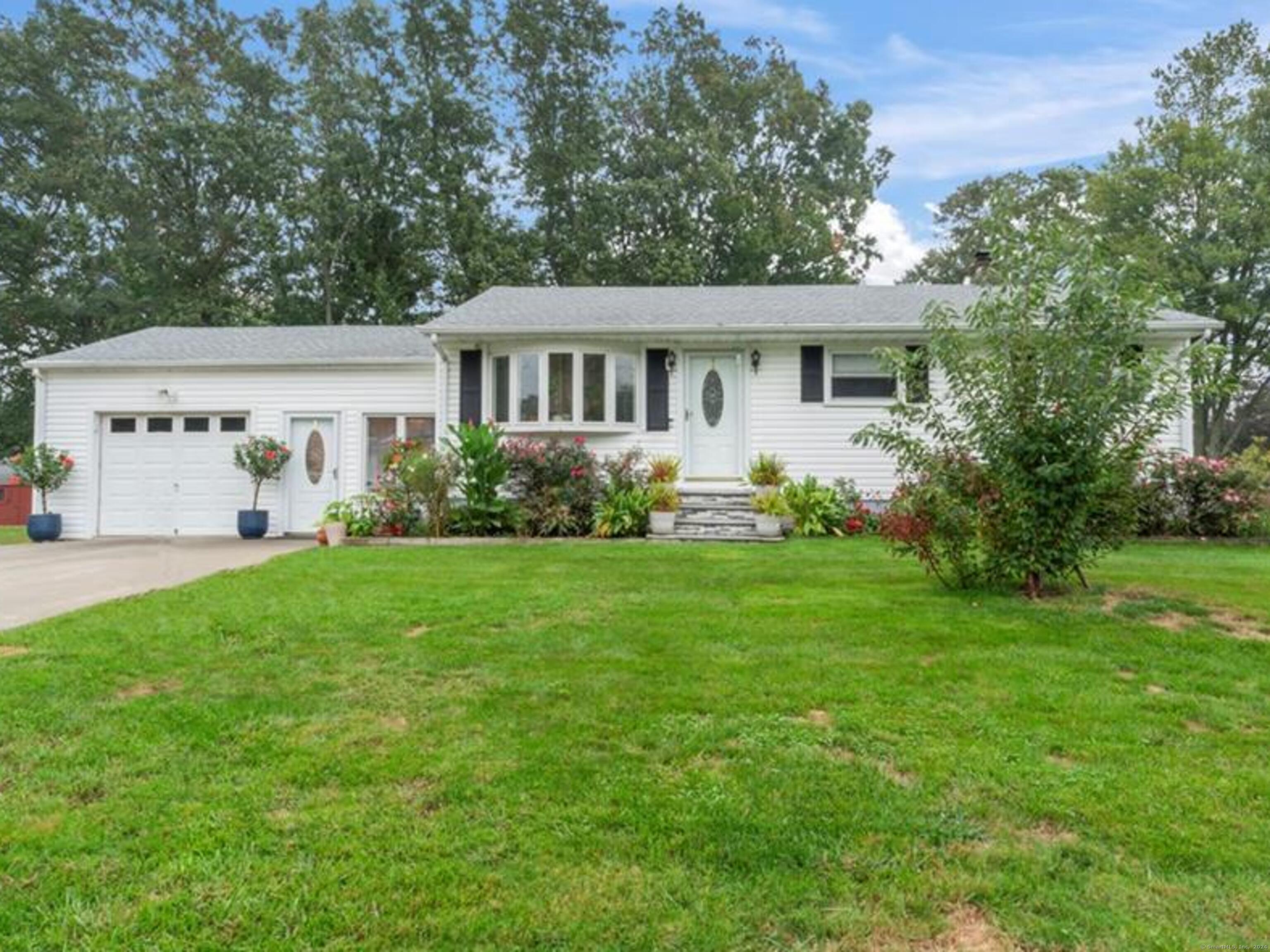 32 Eileen Road West Haven CT 06516