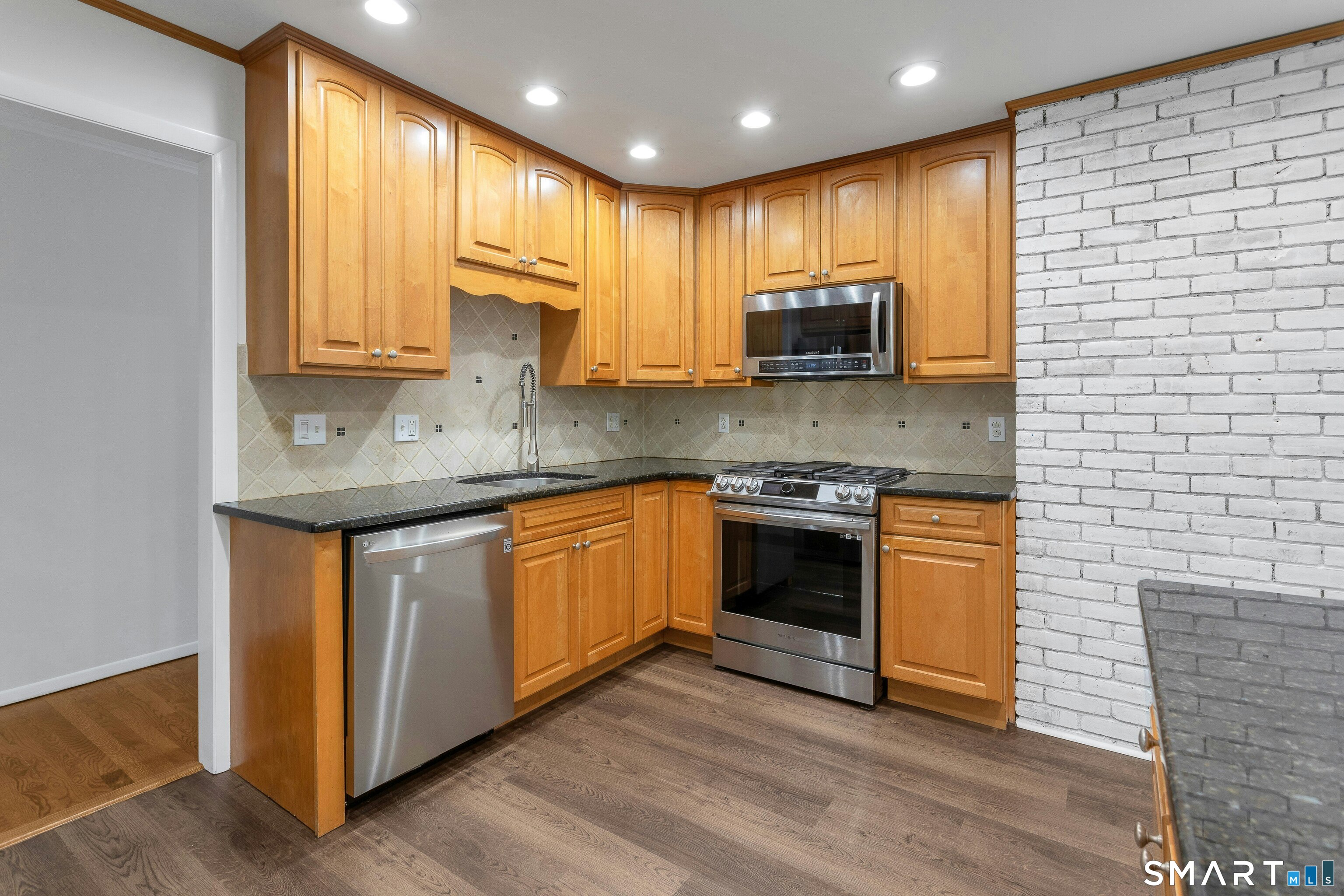 79 Robin Hood Road Stamford CT 06907