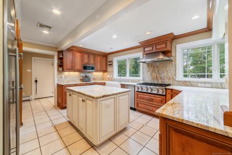 47 Mistletoe Drive Southbury CT 06488