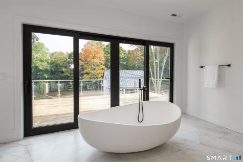 729 Smith Ridge Road New Canaan CT 06840