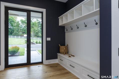 729 Smith Ridge Road New Canaan CT 06840