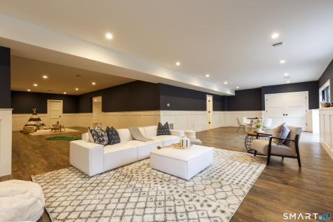 729 Smith Ridge Road New Canaan CT 06840