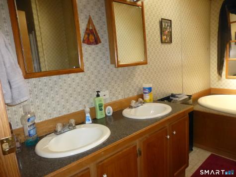 15 Golden Road Montville CT 06382