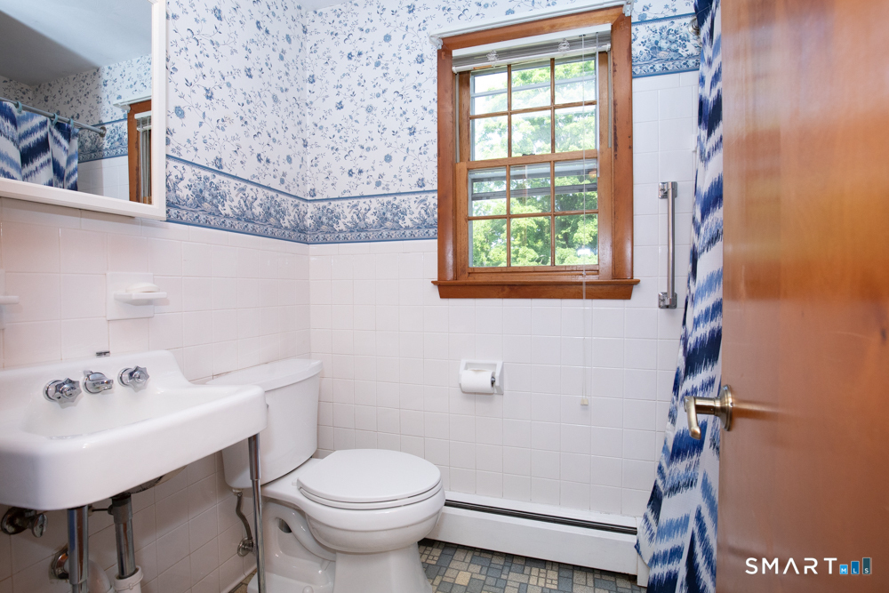 153 Fiesta Heights Meriden CT 06451