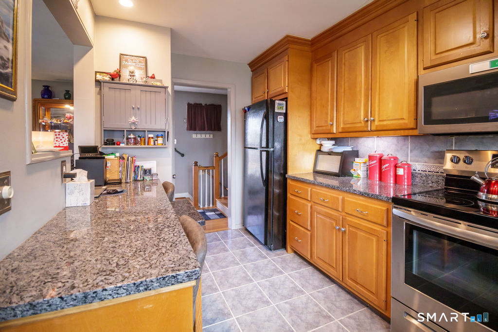 27 Maiden Lane Plainville CT 06062