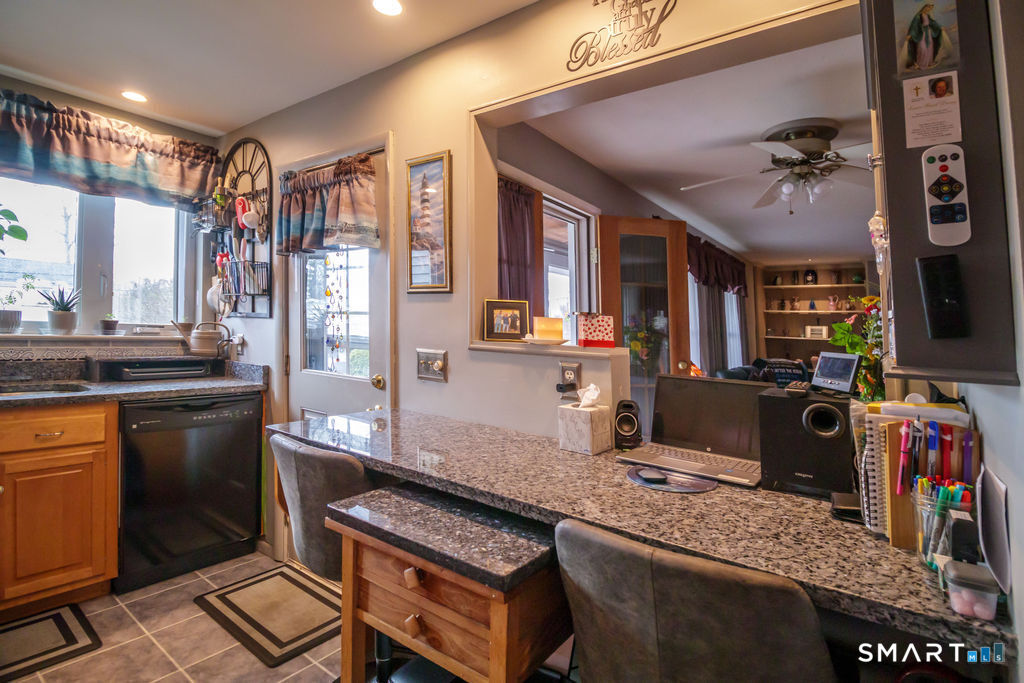 27 Maiden Lane Plainville CT 06062