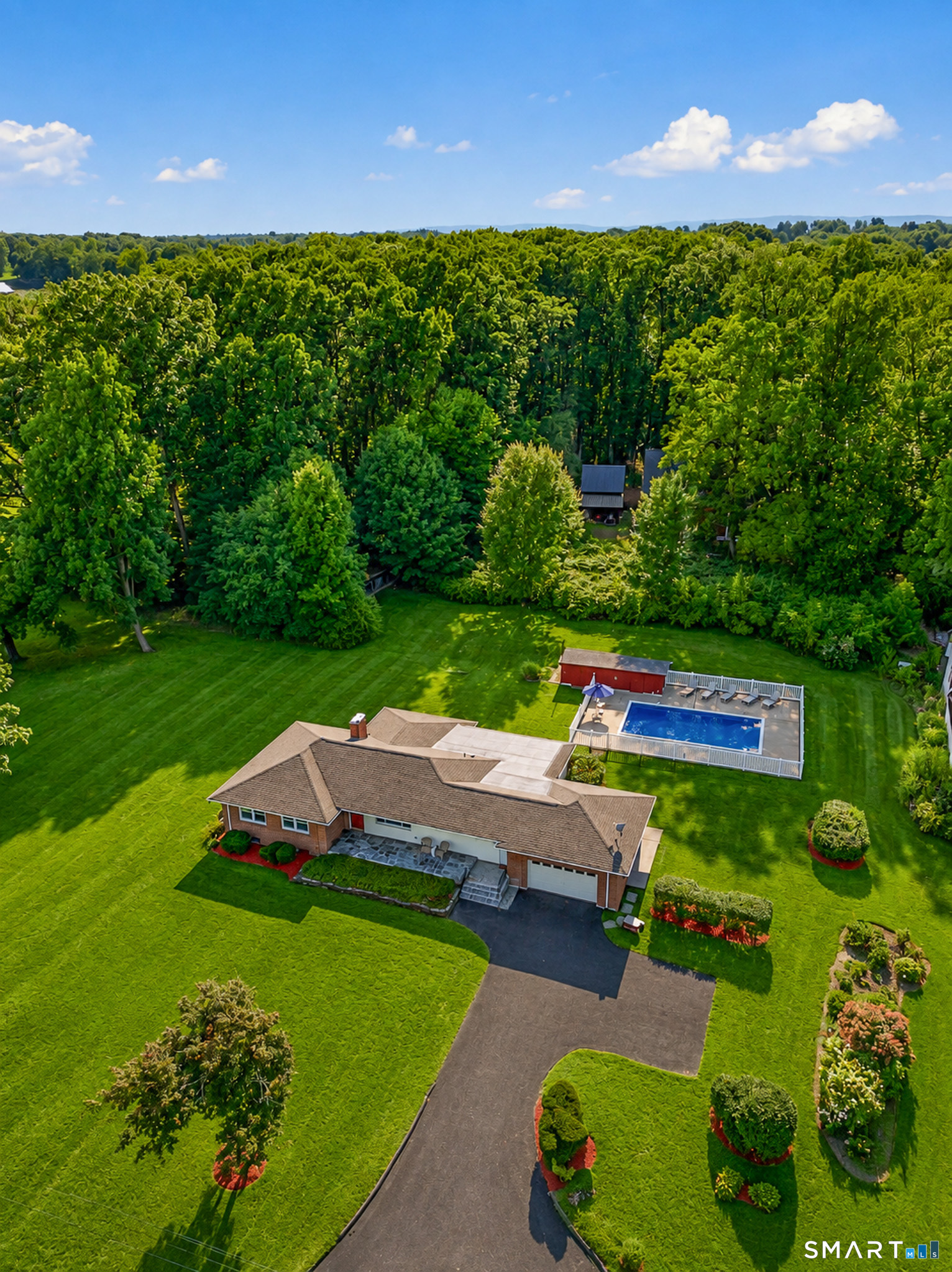 1127 East North Street Suffield CT 06078