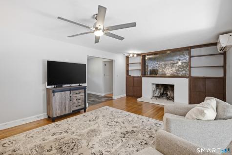 1127 East North Street Suffield CT 06078
