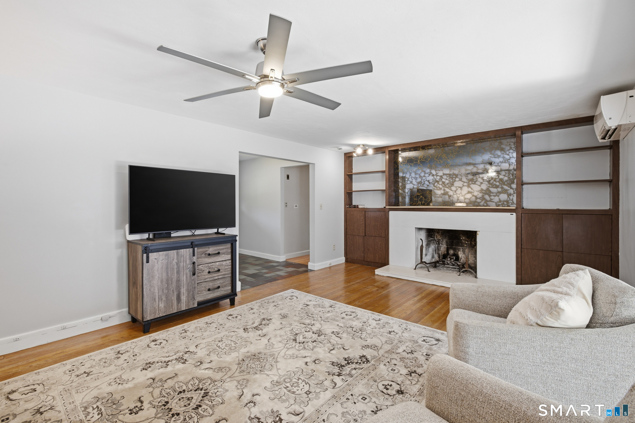 1127 East North Street Suffield CT 06078
