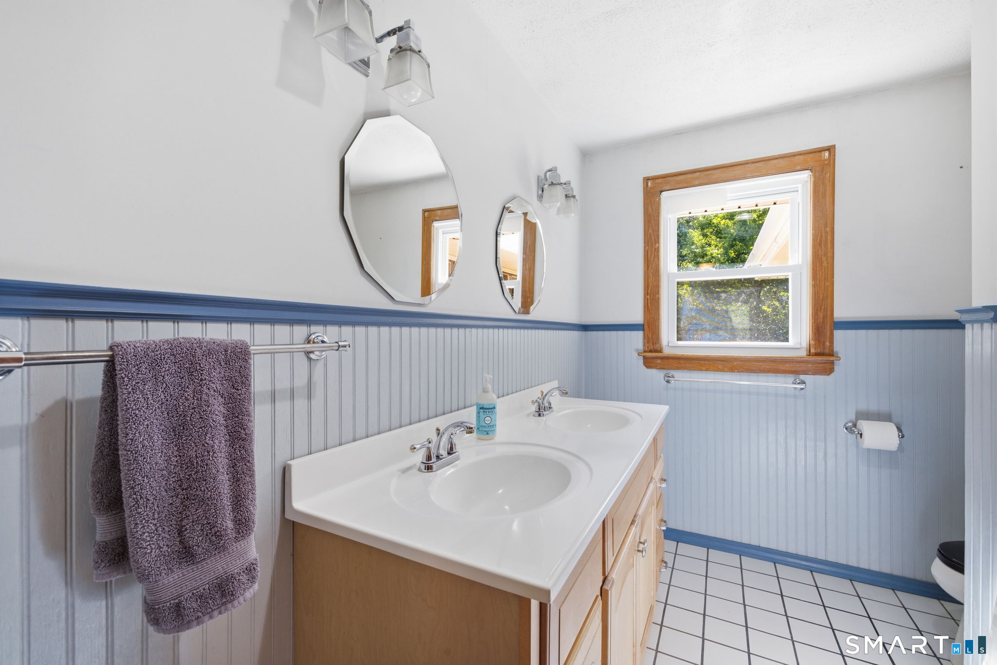 1127 East North Street Suffield CT 06078