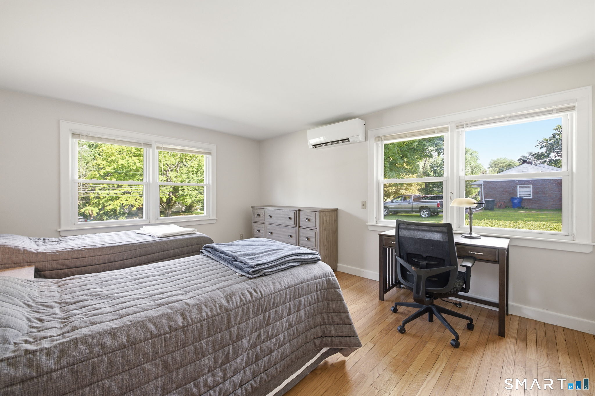 1127 East North Street Suffield CT 06078
