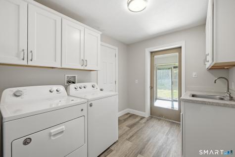 1127 East North Street Suffield CT 06078