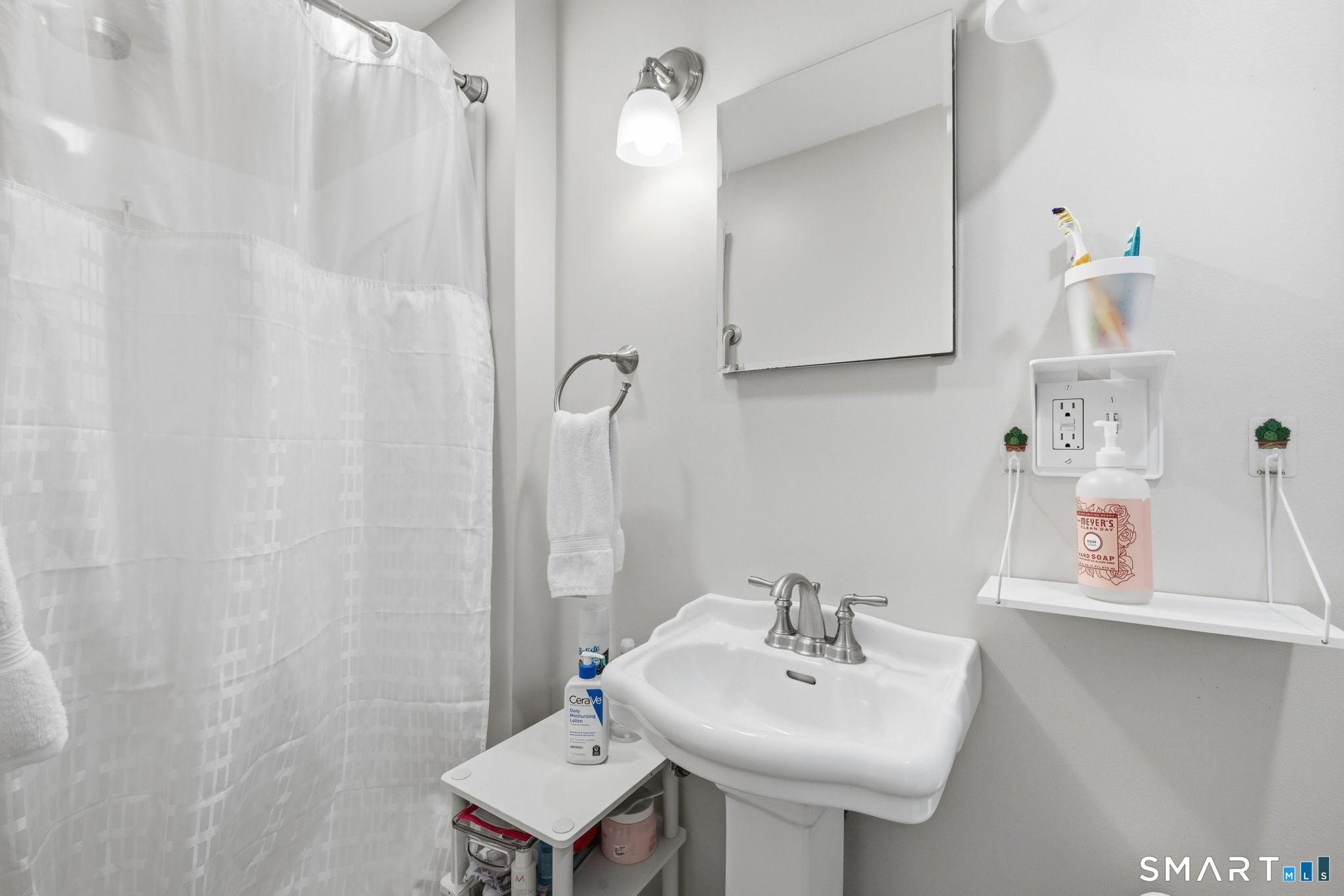 1127 East North Street Suffield CT 06078