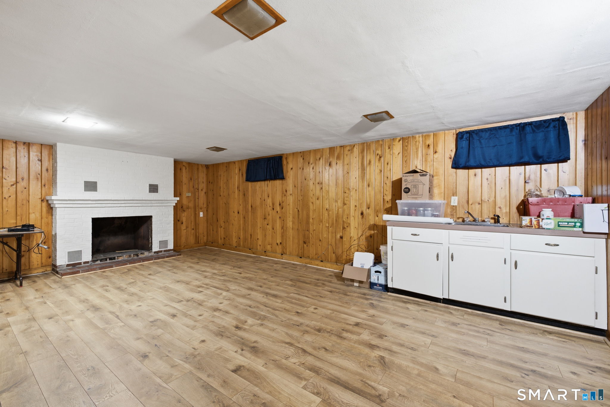 1127 East North Street Suffield CT 06078