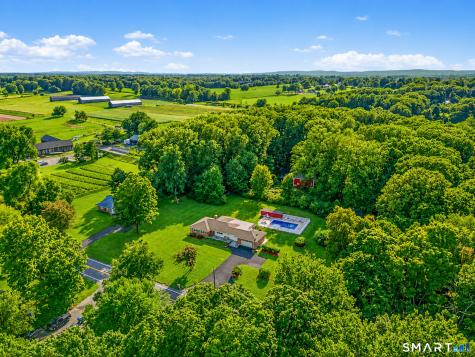 1127 East North Street Suffield CT 06078